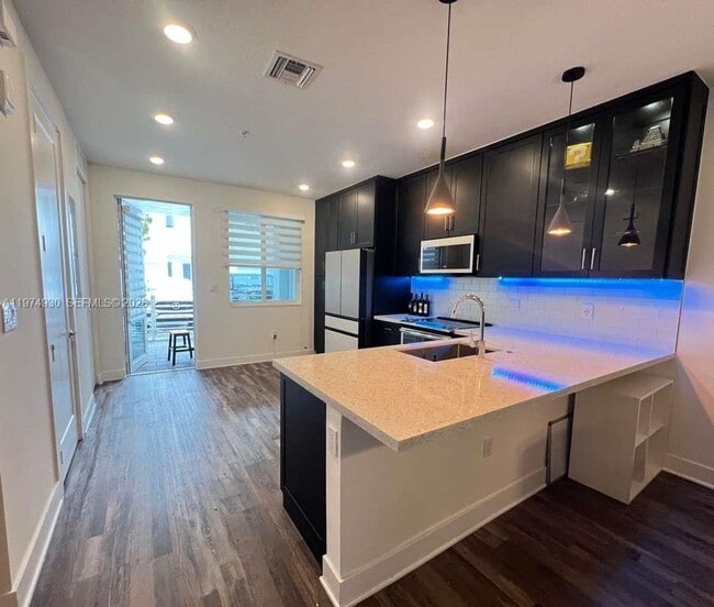 10229 NW 64th Terrace in Doral, FL - Building Photo - Building Photo