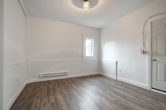 524 King St E in Hamilton, ON - Building Photo - Building Photo