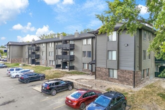 Westwood Apartments in West Des Moines, IA - Foto de edificio - Building Photo