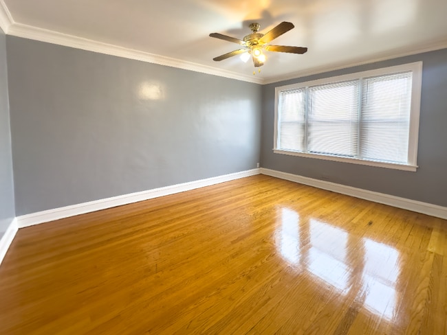 8305 S Ashland Ave in Chicago, IL - Foto de edificio - Building Photo