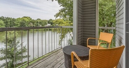 Whispering Lake Apartments in Kansas City, MO - Building Photo - Building Photo