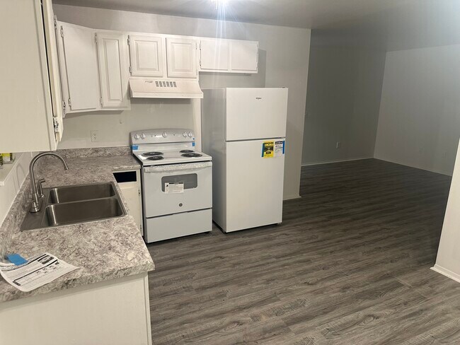 4476 3rd St, Unit Unit B in Columbiaville, MI - Foto de edificio - Building Photo