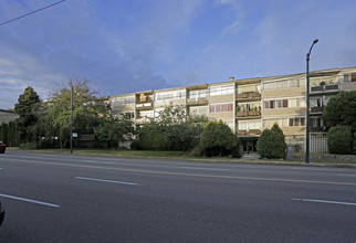 8770 Granville St in Vancouver, BC - Building Photo - Building Photo