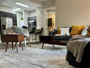 The Margot on Sage in Houston, TX - Foto de edificio - Building Photo