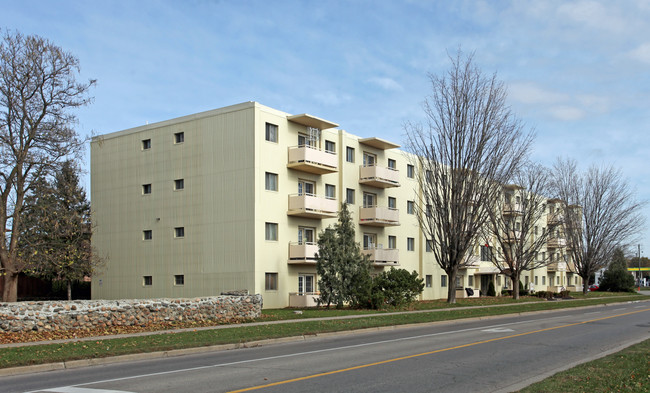 Park Residence in Oshawa, ON - Building Photo - Building Photo