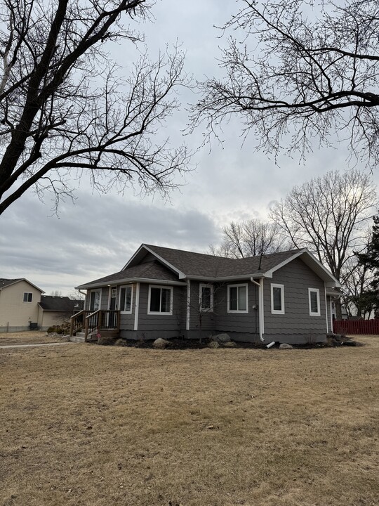 609 Davis St in Polk City, IA - Building Photo