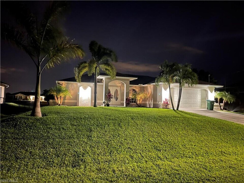 202 NW 10th St in Cape Coral, FL - Building Photo