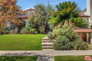 235 Bronwood Ave in Los Angeles, CA - Building Photo