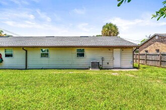 1527 Juniper Dr in Edgewater, FL - Building Photo - Building Photo
