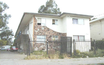 2363 Humboldt Ave in Oakland, CA - Building Photo - Building Photo