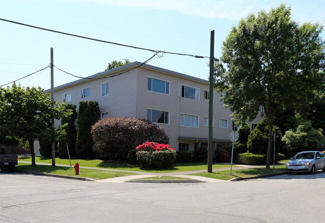 2014 W 5th Ave in Vancouver, BC - Building Photo - Primary Photo