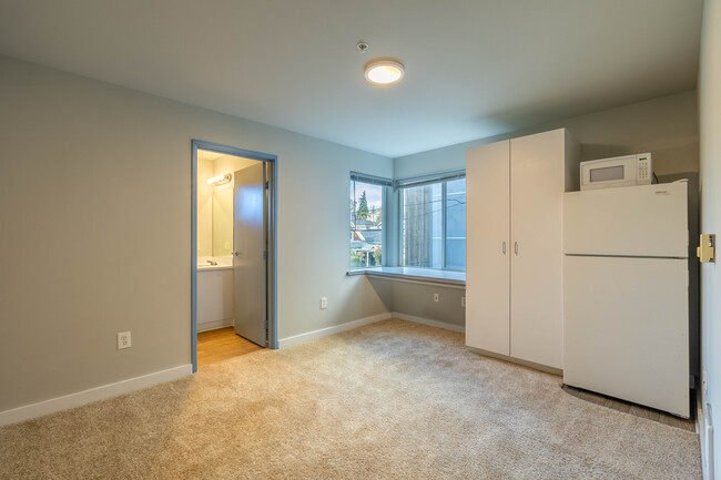 Campus Heights in Seattle, WA - Building Photo - Interior Photo