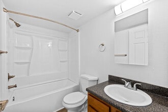 Emerald Place Apartments in Titusville, FL - Foto de edificio - Building Photo