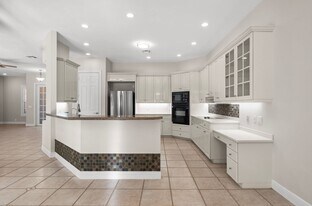 6800 Hunters Rd in Naples, FL - Building Photo