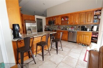 181 Alhambra Way in Weston, FL - Building Photo - Building Photo