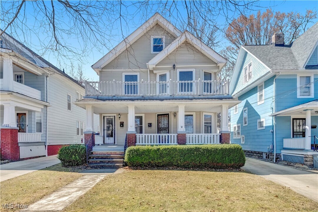 1518 Ridgewood Ave-Unit -UPSTAIRS in Lakewood, OH - Building Photo