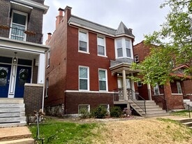 750 Dover Pl, Unit 1