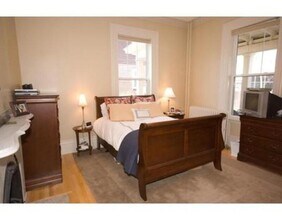 25 Davis Ave in Brookline, MA - Building Photo - Building Photo