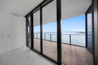 700 NE 24th St, Unit 506 in Miami, FL - Building Photo - Building Photo