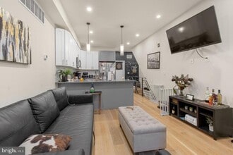 1702 Point Breeze Ave in Philadelphia, PA - Building Photo - Building Photo