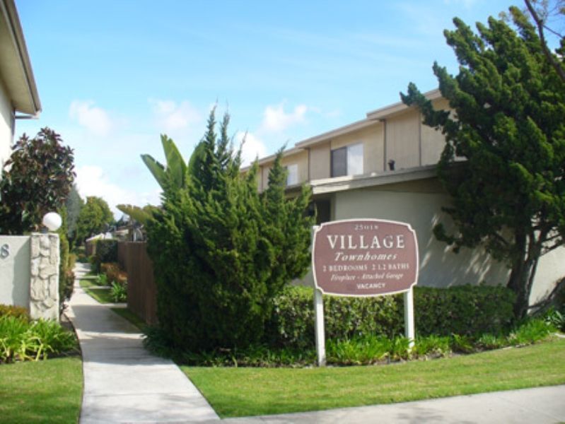 Village Townhomes in Lomita, CA - Building Photo