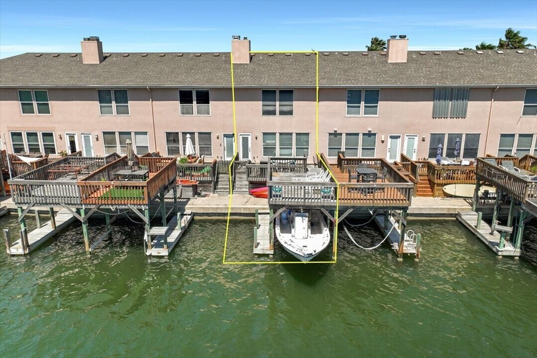 13901 Mingo Cay Ct in Corpus Christi, TX - Building Photo