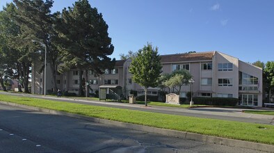 El Portal in San Pablo, CA - Foto de edificio - Building Photo