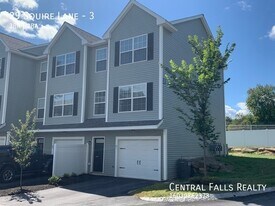 25 Squire Ln in Rochester, NH - Building Photo