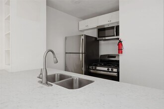 2218 Hazard St, Unit 4 in Houston, TX - Building Photo - Building Photo