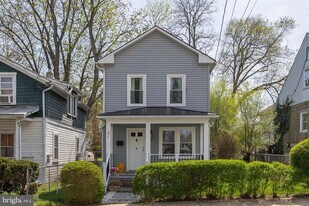 31 W Southwerk St in Winchester, VA - Building Photo