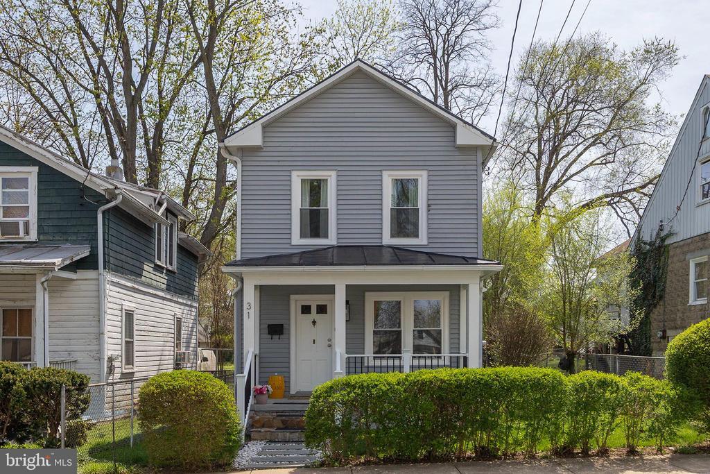 31 W Southwerk St in Winchester, VA - Building Photo