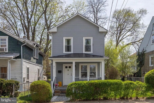 property at 31 W Southwerk St