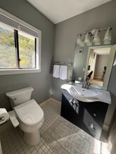 62 Fox Run Ct in Newington, CT - Foto de edificio - Building Photo