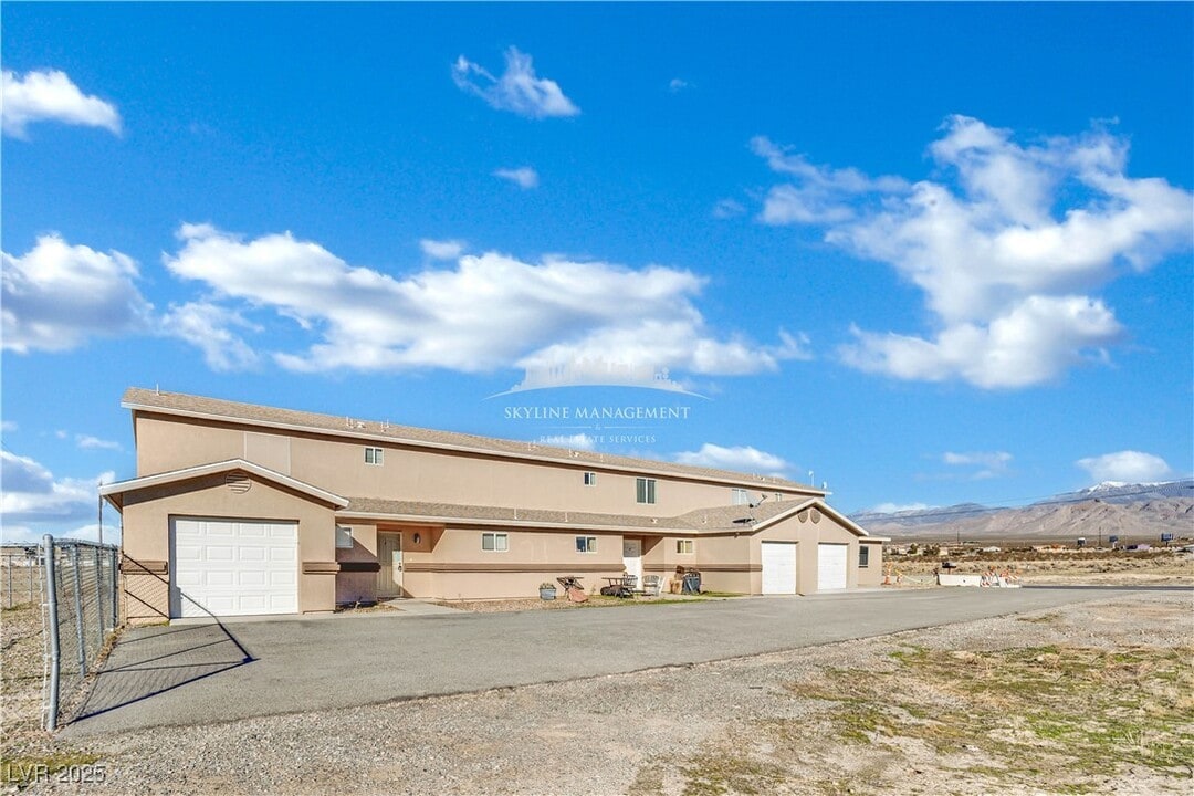 200 S Mount Charleston Dr E in Pahrump, NV - Building Photo