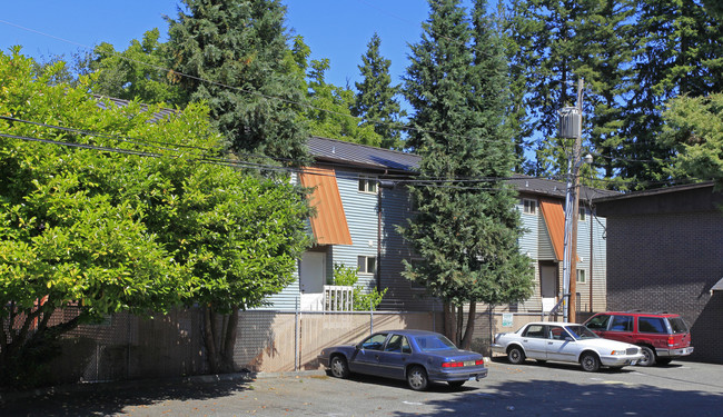 Evergreen Place Apartments in Everett, WA - Foto de edificio - Building Photo