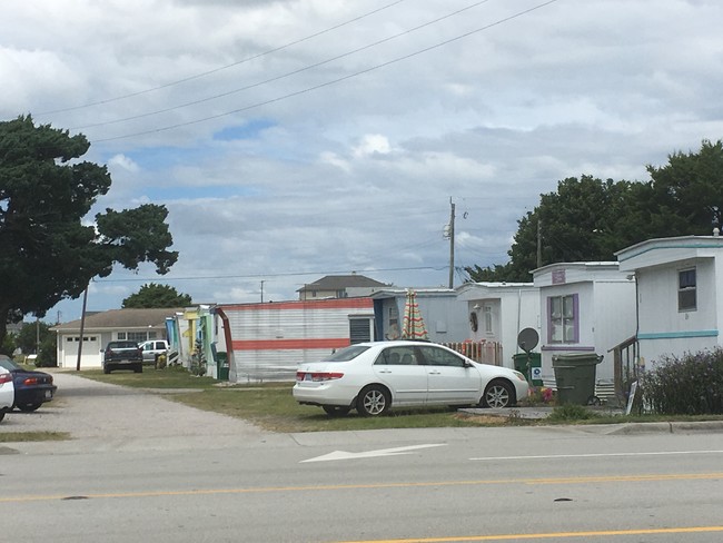 504 Ft Macon Rd W in Atlantic Beach, NC - Building Photo - Building Photo