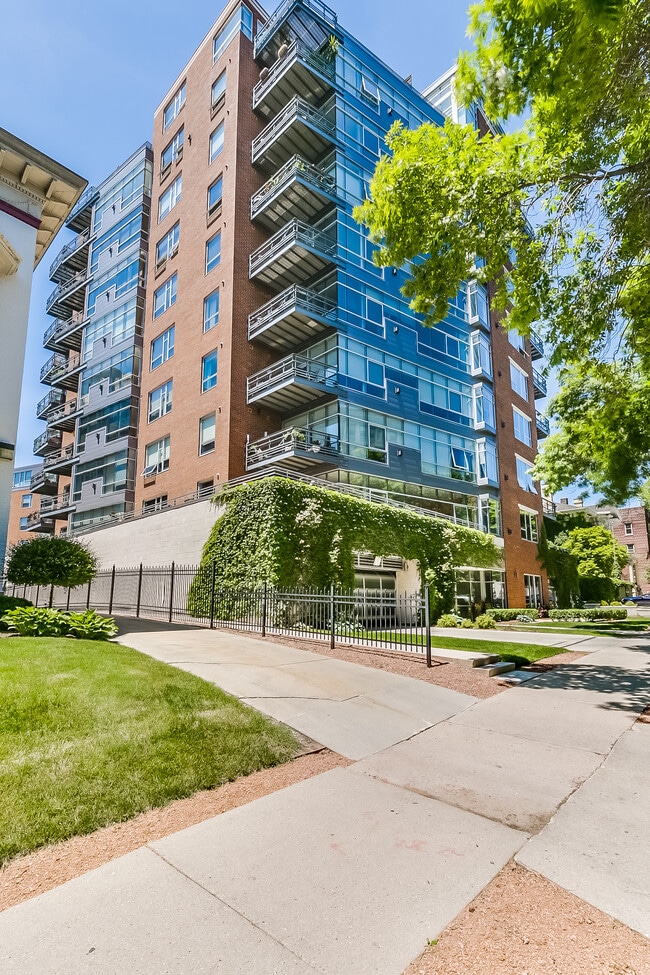 1111 N Marshall St, Unit City Green in Milwaukee, WI - Building Photo - Building Photo