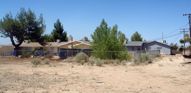 21322 Powhattan Rd in Apple Valley, CA - Building Photo - Building Photo