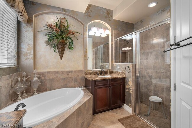 6476 Caldecott Dr in Naples, FL - Building Photo - Building Photo
