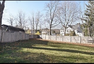 2 Hollowbrook Plz, Unit 1 in Cortlandt Manor, NY - Building Photo - Building Photo