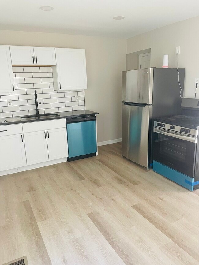 property at 2802 Vanderberg Ave