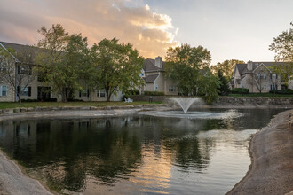 Pinnacle Pointe in Lenexa, KS - Foto de edificio - Building Photo