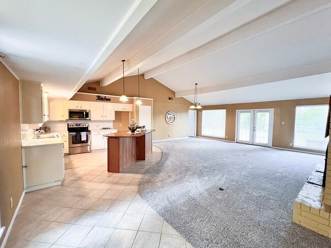 401 Rolling Hills Dr W in Conroe, TX - Building Photo - Building Photo