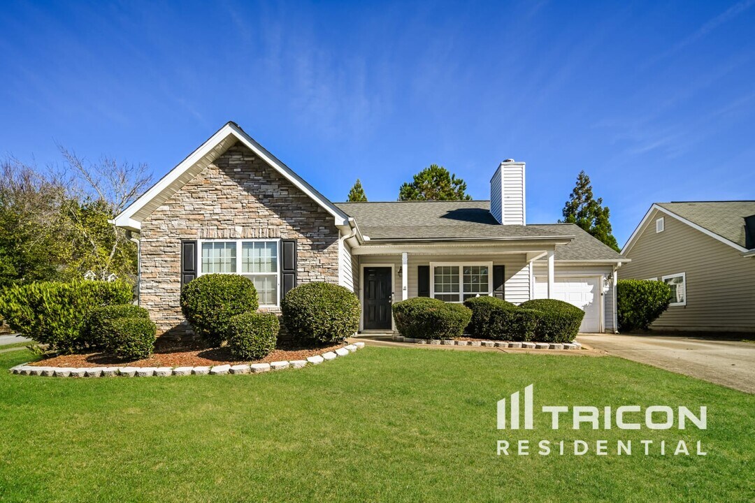 4991 Larkspur Ln in College Park, GA - Building Photo