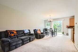 1200 Waverly Dr in Volo, IL - Building Photo - Building Photo