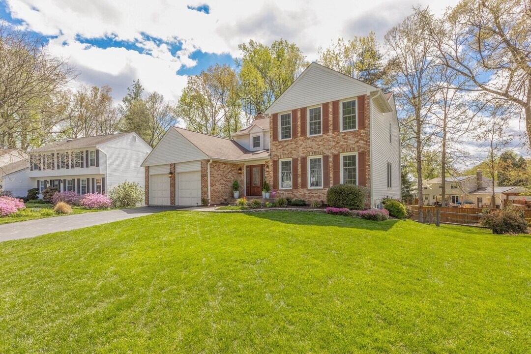 5624 Kemp Ln in Burke, VA - Building Photo