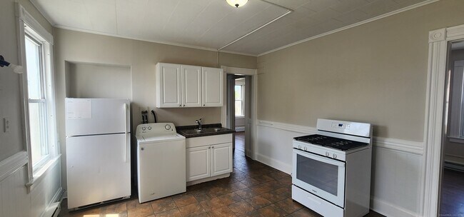 786 Highland Ave in Waterbury, CT - Building Photo - Building Photo