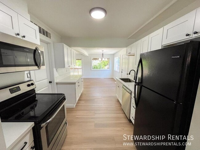 116 Cedar Ln in Wood Village, OR - Building Photo - Building Photo