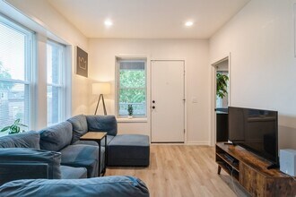 3639 W Iowa St in Chicago, IL - Building Photo - Building Photo