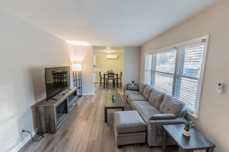 586 Oakside Dr SW in Atlanta, GA - Building Photo